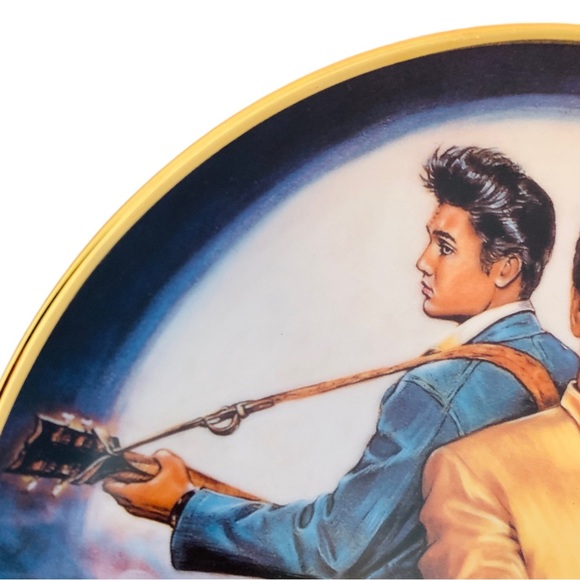 Elvis Presley Memorabilia 
Rockin' In The Moonlight' Porcelain Plate - Picture 8 of 12